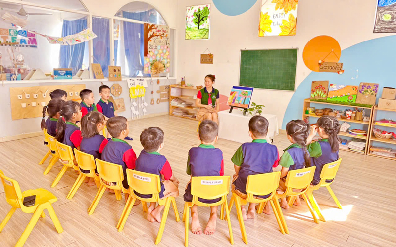 Bé học tiếng Anh với giáo viên nước ngoài tại Global Star English